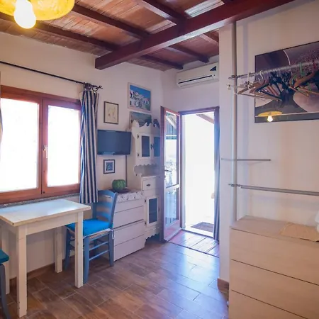 Capo Bianco - Helloelba 펜션 *